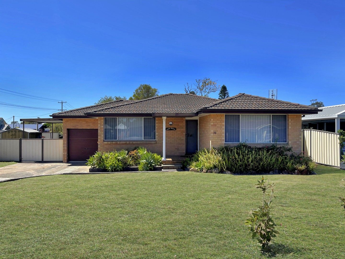 3 bedrooms House in 16 Braemar Road CAVES BEACH NSW, 2281