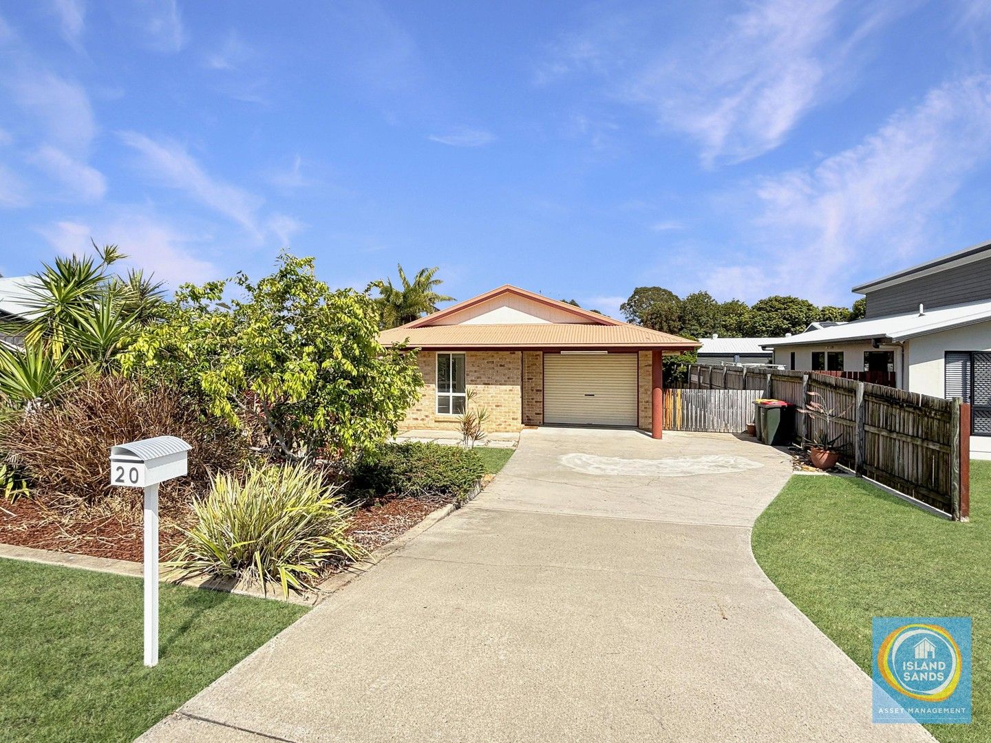 4 bedrooms House in 20 Golf/View Drive BOYNE ISLAND QLD, 4680