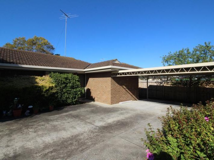 2 bedrooms Apartment / Unit / Flat in 4/106 Wilsons Road NEWCOMB VIC, 3219