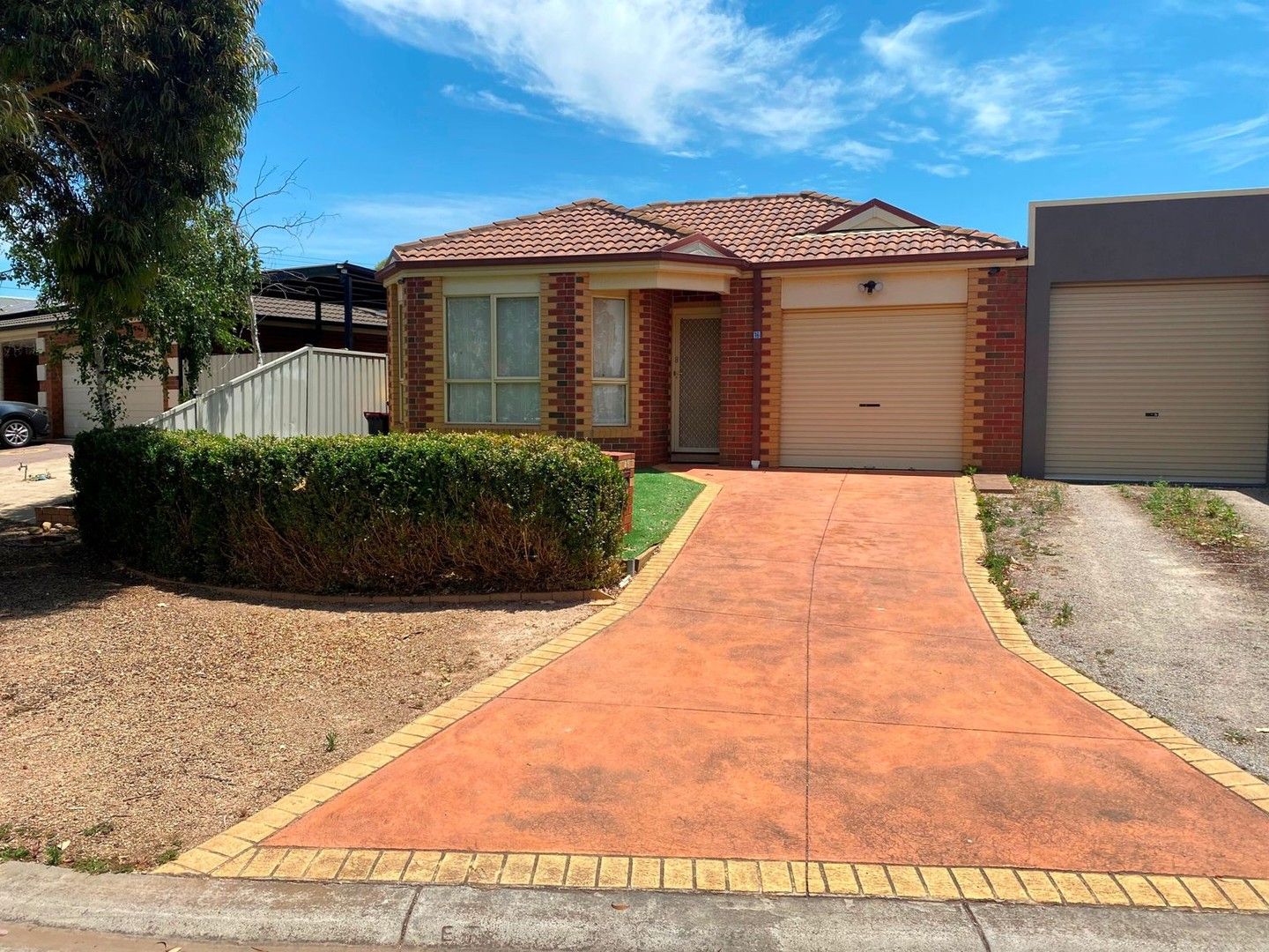3 bedrooms House in 16 Alpine Gardens CAROLINE SPRINGS VIC, 3023