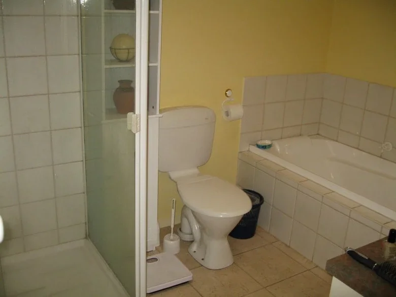 Additional image 3 of 1/5 Malibu Mews, Chadstone VIC 3148