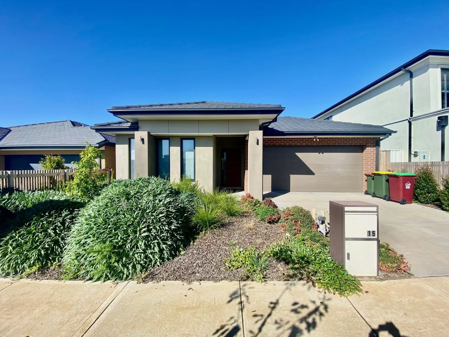 15 Sunburnt Circuit, Clyde North VIC 3978