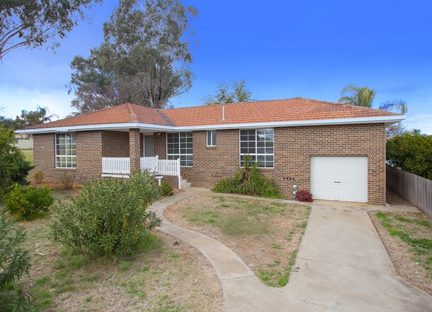 6 Wentworth Place, South Tamworth NSW 2340