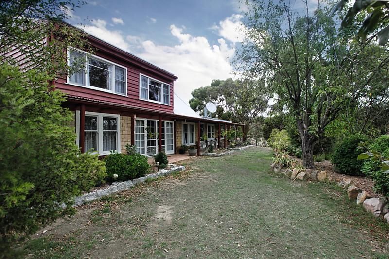 824 Green Gully Road, GLENLYON VIC 3461, Image 2