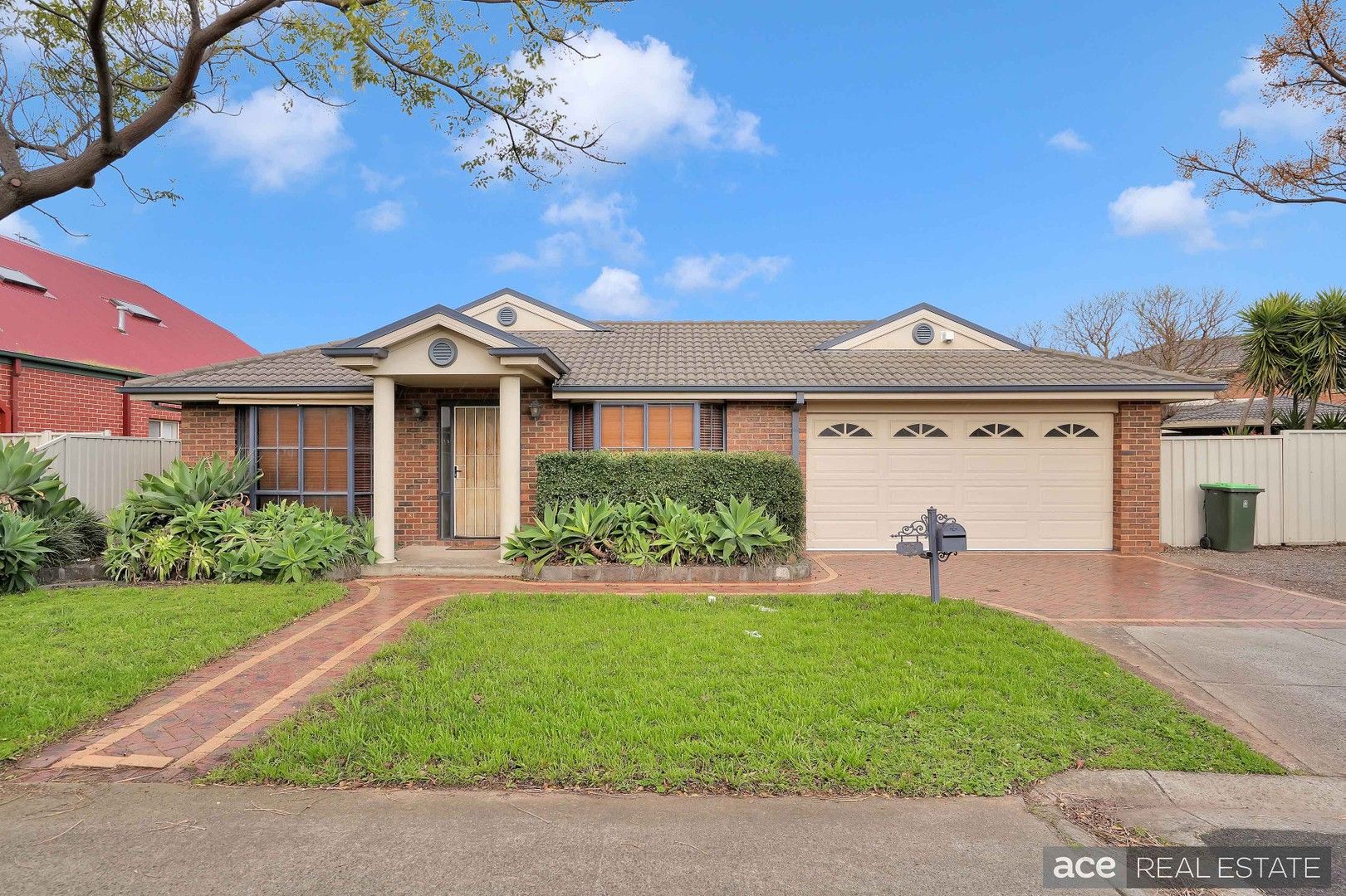 4 bedrooms House in 23 Messina Crescent POINT COOK VIC, 3030