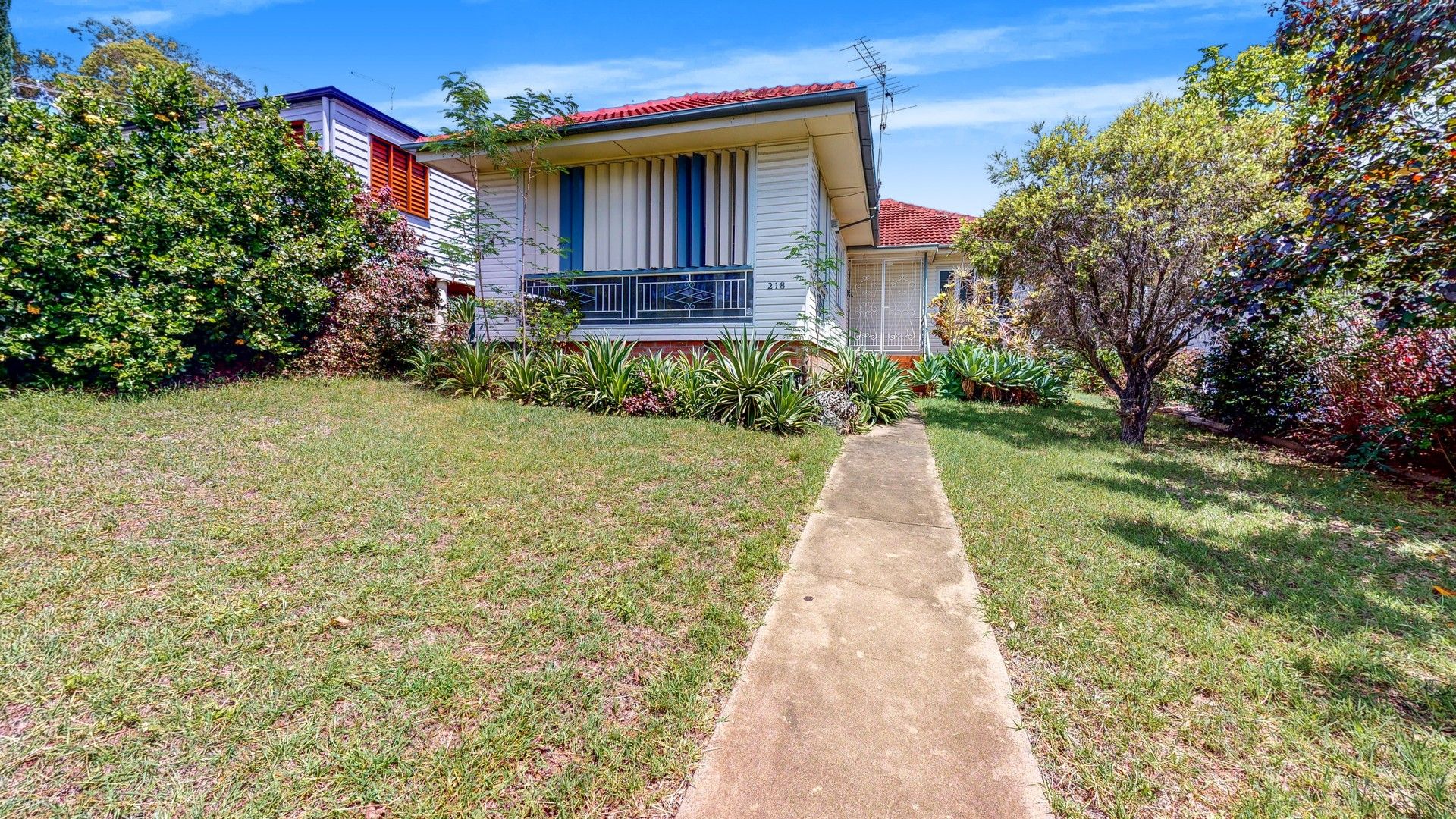 2 bedrooms House in 218 Archer Street THE RANGE QLD, 4700