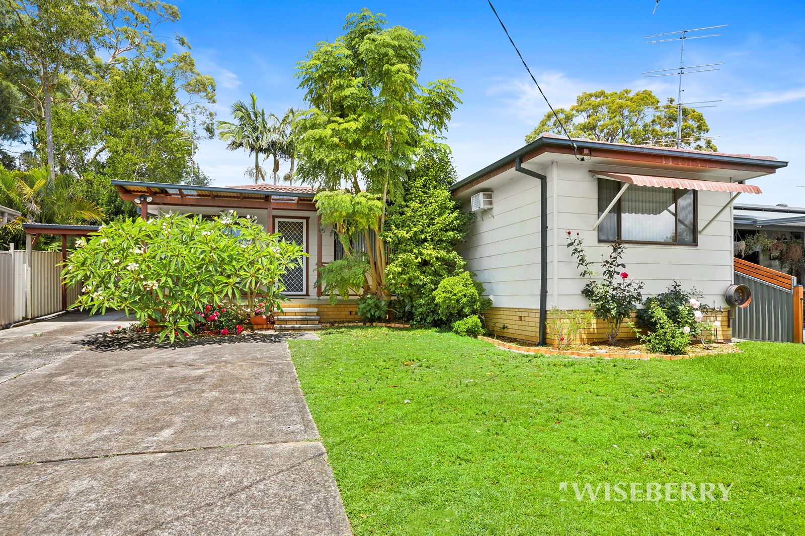 15 Campbell Parade, Mannering Park NSW 2259, Image 0