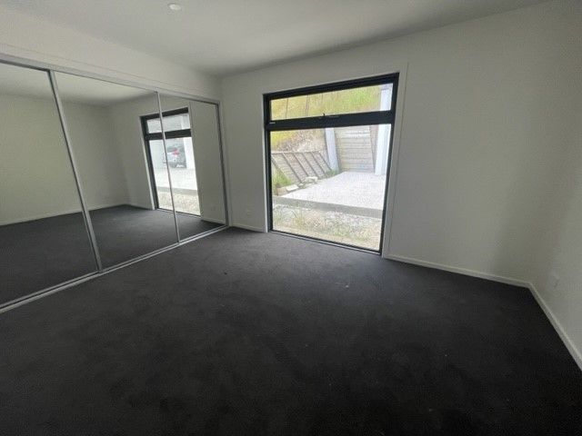 4 bedrooms Apartment / Unit / Flat in 1/152A Derwent Avenue LINDISFARNE TAS, 7015