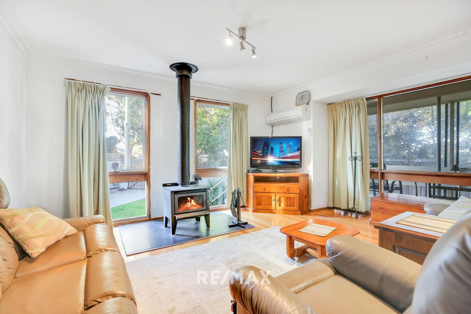 1 Roslyn Court, Lakes Entrance VIC 3909, Image 2