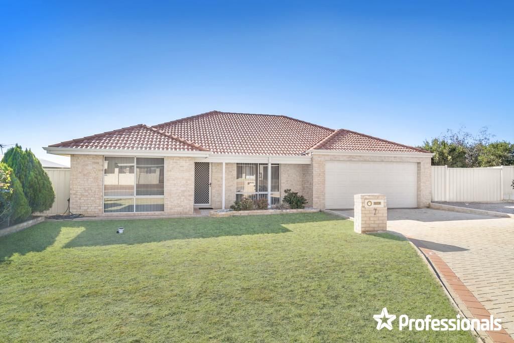 4 bedrooms House in 7 Half Moon Drive WAGGRAKINE WA, 6530