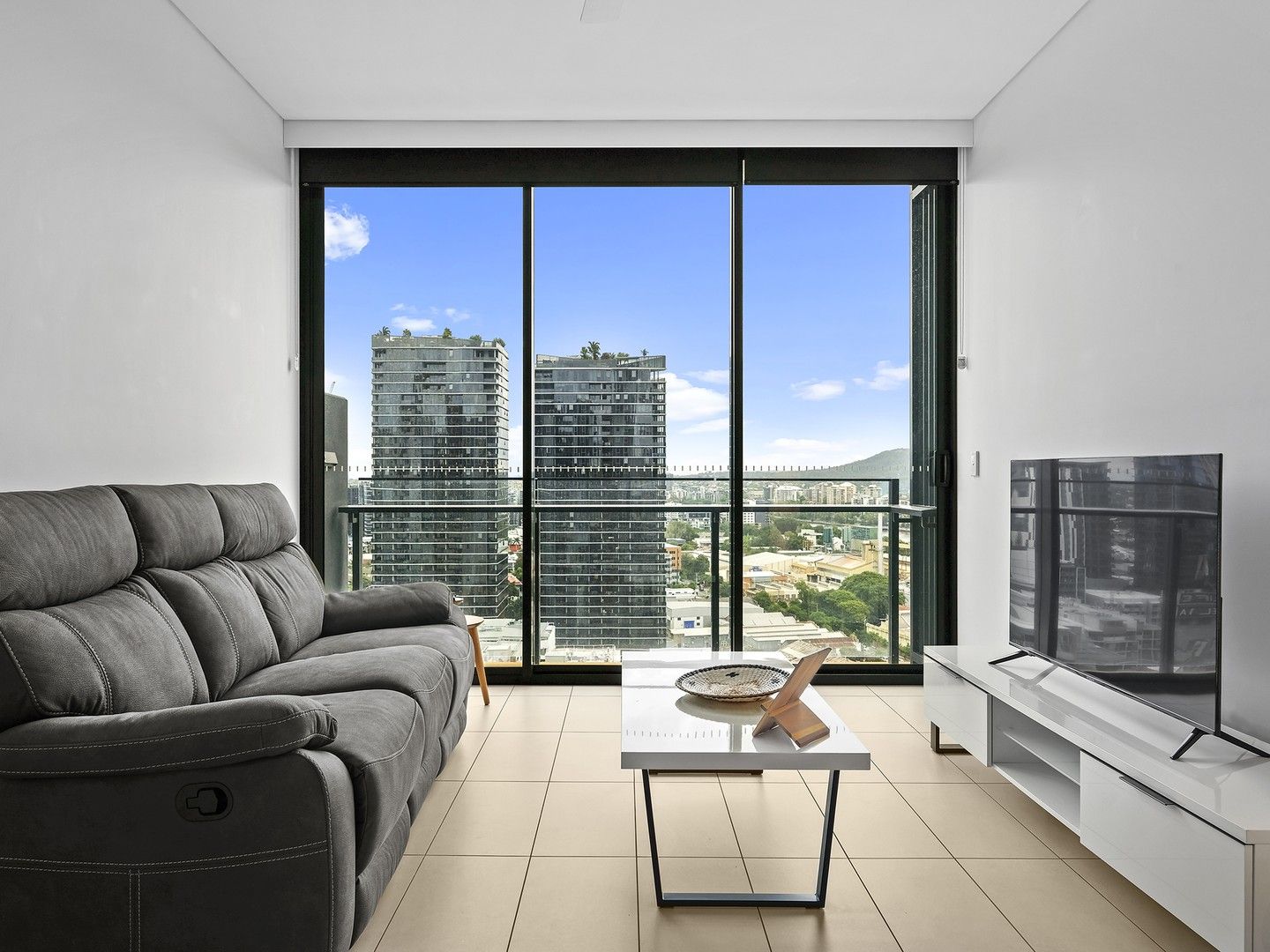 1 bedrooms Apartment / Unit / Flat in 2012/19 Hope Street SOUTH BRISBANE QLD, 4101