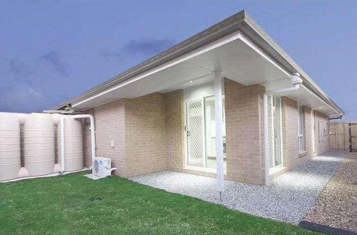 1 bedrooms Duplex in 2/19 Montree Crct KALLANGUR QLD, 4503