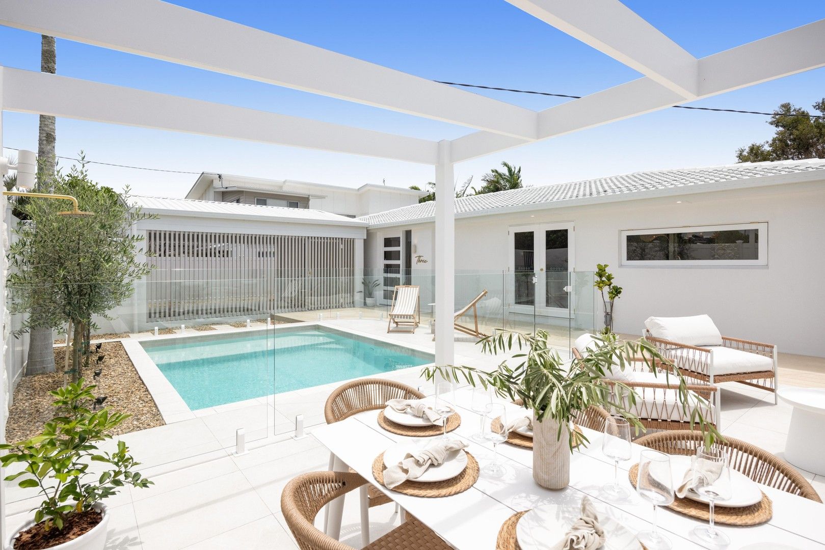 4 bedrooms House in 3 Brier Court GOLDEN BEACH QLD, 4551