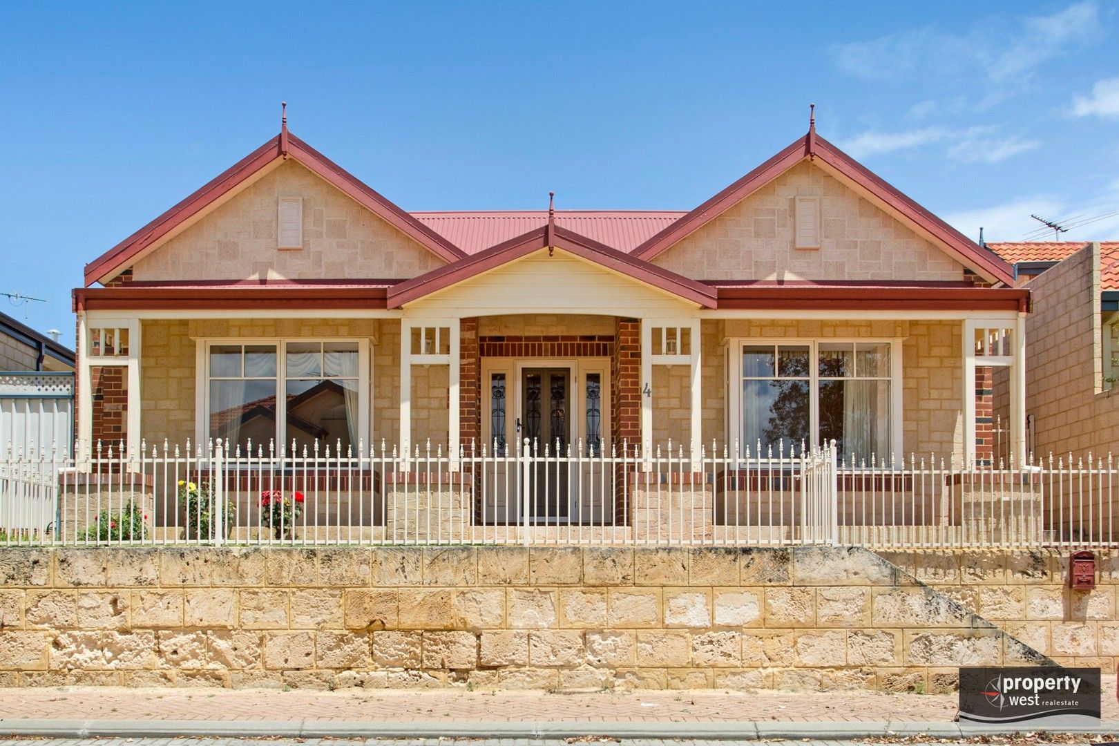 3 bedrooms House in 4 Sittella Turn JOONDALUP WA, 6027