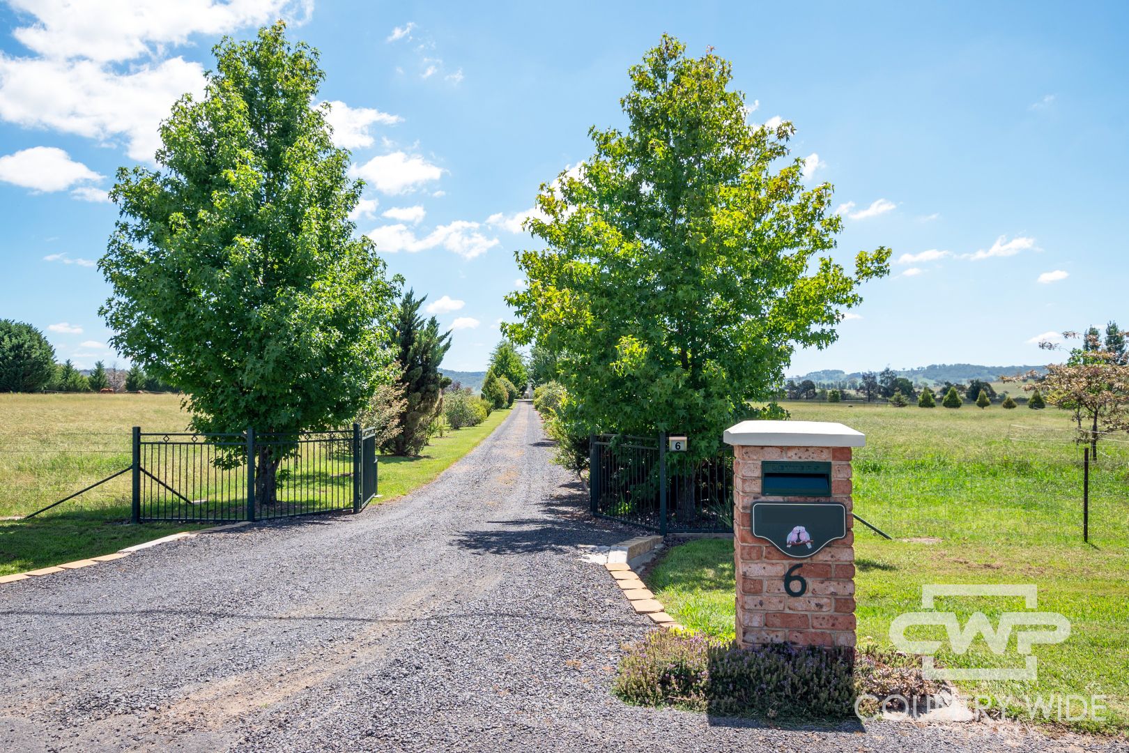 6 Surrey Park Court, Glen Innes NSW 2370, Image 1