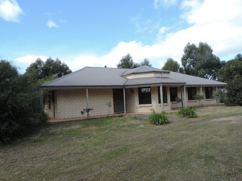 207 Ridge View Avenue, Boyup Brook WA 6244, Image 0