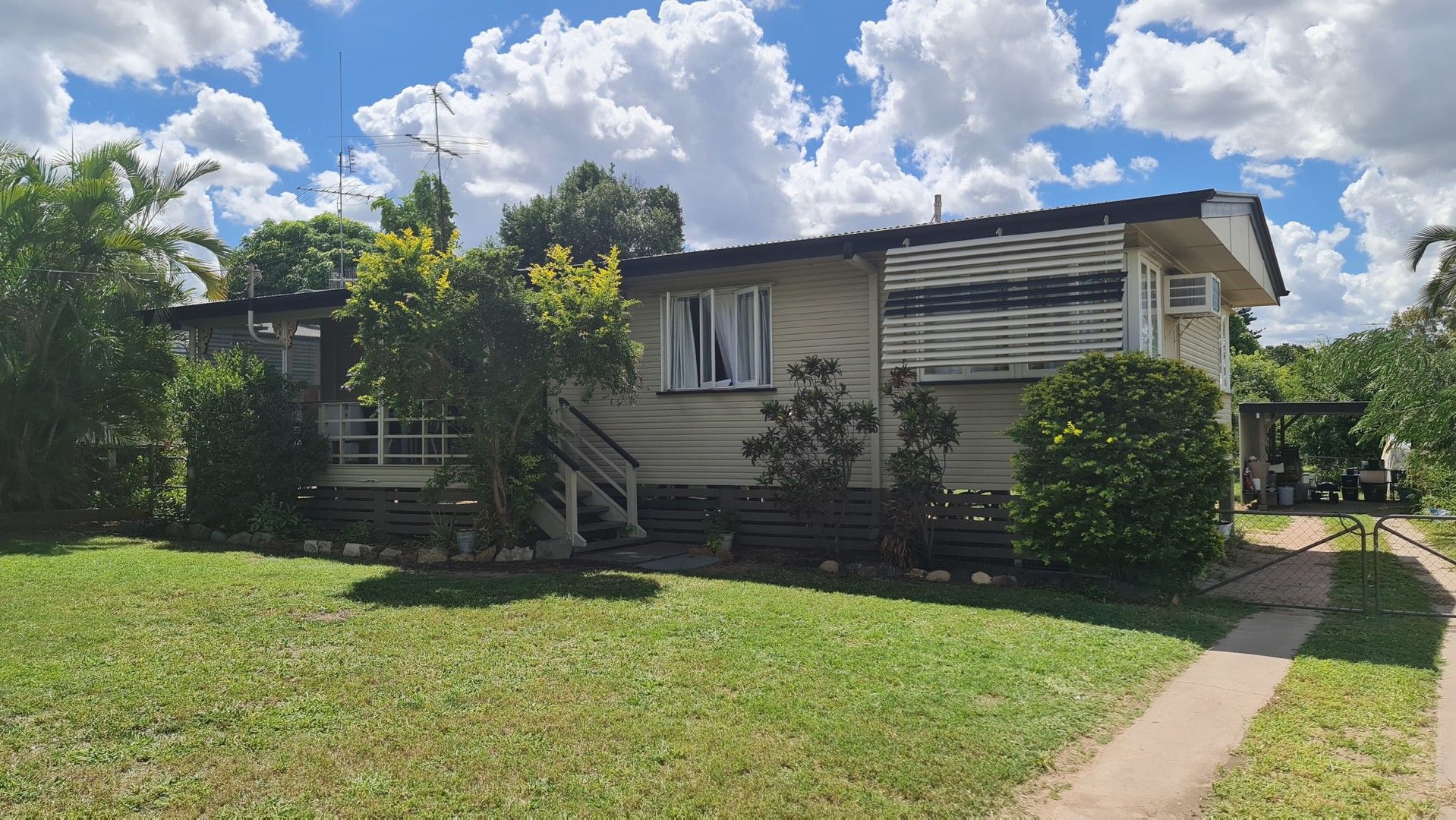 4 Davey St, Moura QLD 4718, Image 0