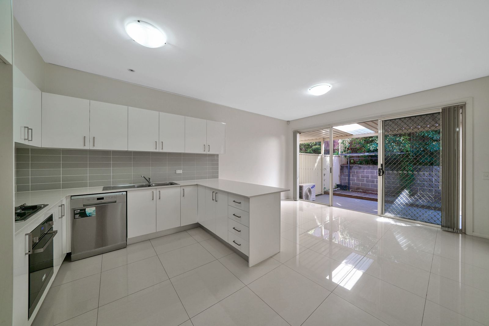 5/221A Waterworth Drive, Mount Annan NSW 2567, Image 2