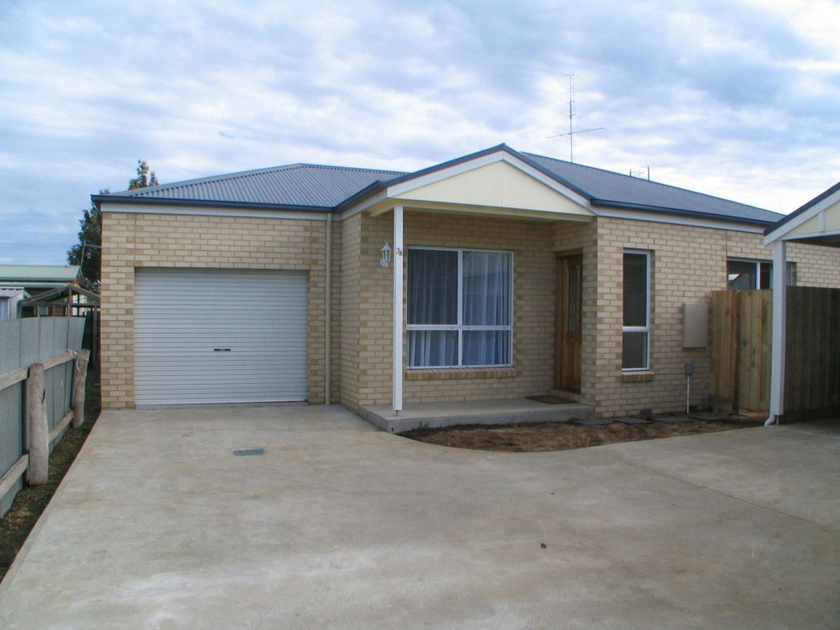 2 bedrooms Townhouse in 3A Forbes Street COLAC VIC, 3250