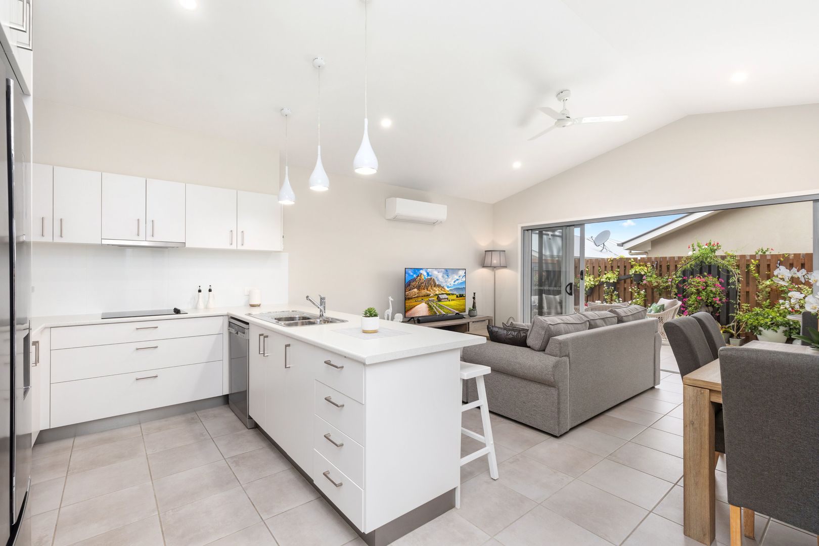 30/2-20 Island View Drive, Urangan QLD 4655, Image 2