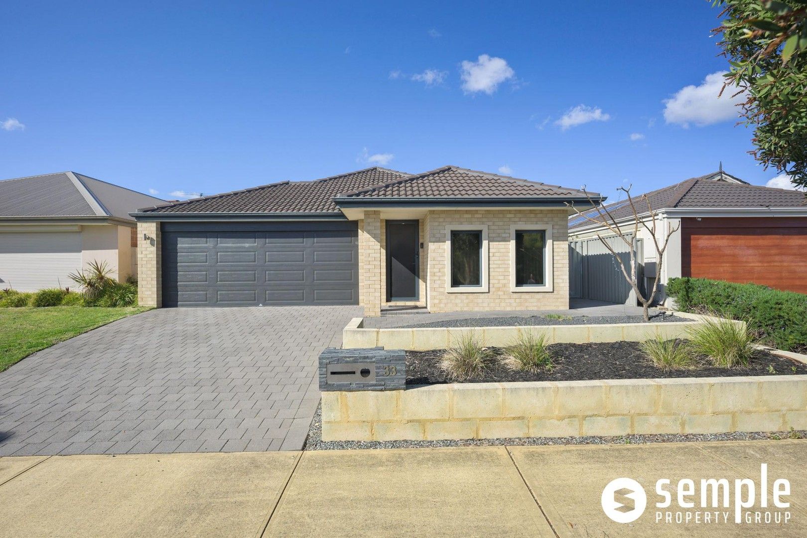 3 bedrooms House in 33 Magdalen Loop PIARA WATERS WA, 6112