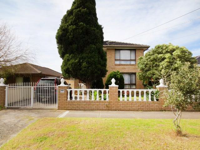 5 bedrooms House in 13 Talbot Street ALTONA MEADOWS VIC, 3028