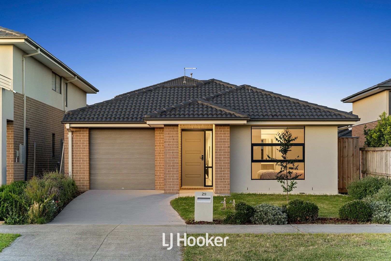 4 bedrooms House in 29 Tamarind Road CRANBOURNE NORTH VIC, 3977