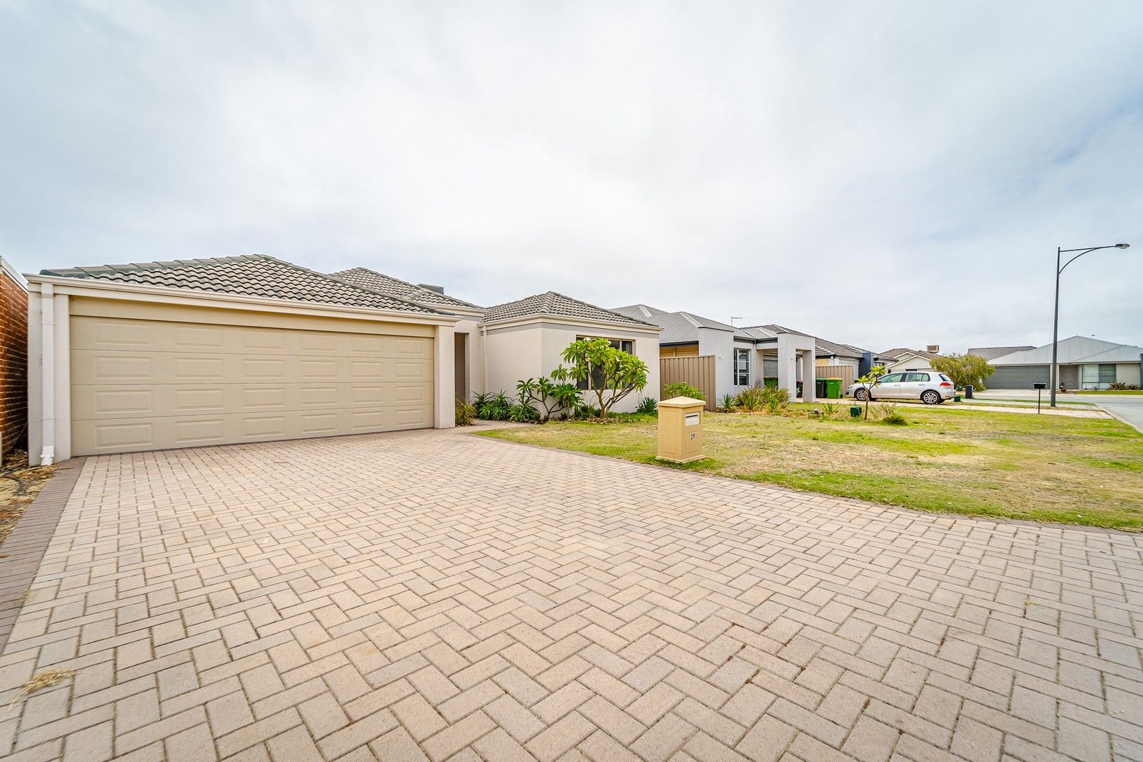 4 bedrooms House in 39 Tuscan Way KARNUP WA, 6176
