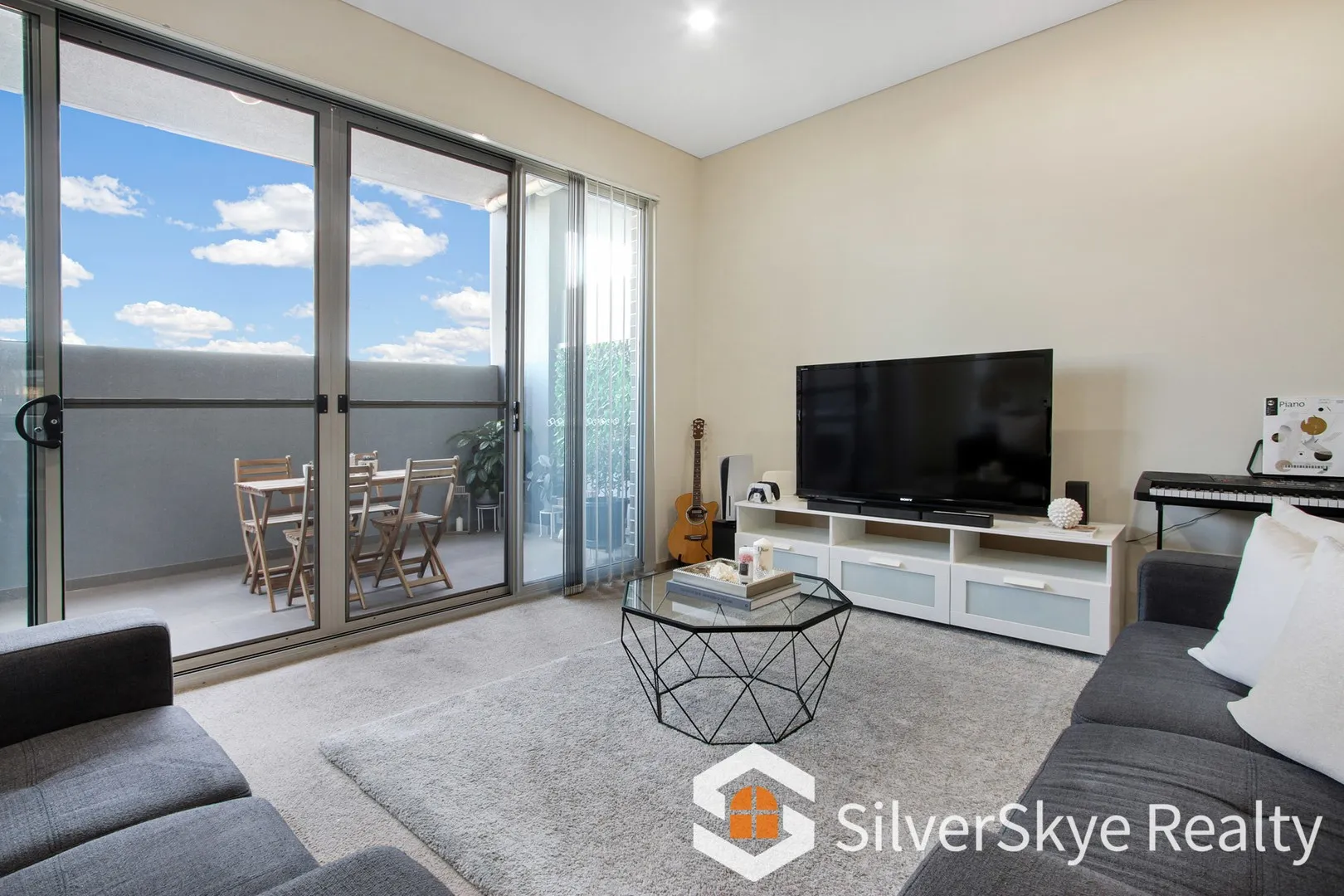 Ground-Floor Apartment with Large Courtyard A Peaceful, Convenient Retreat!, Campsie