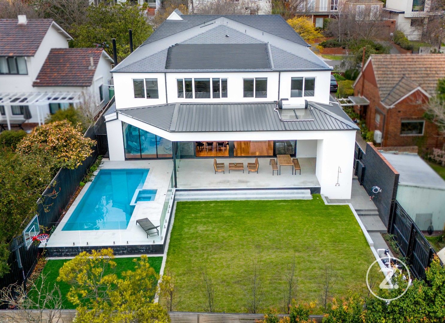 6 bedrooms House in 9 Goldthorns Avenue KEW VIC, 3101