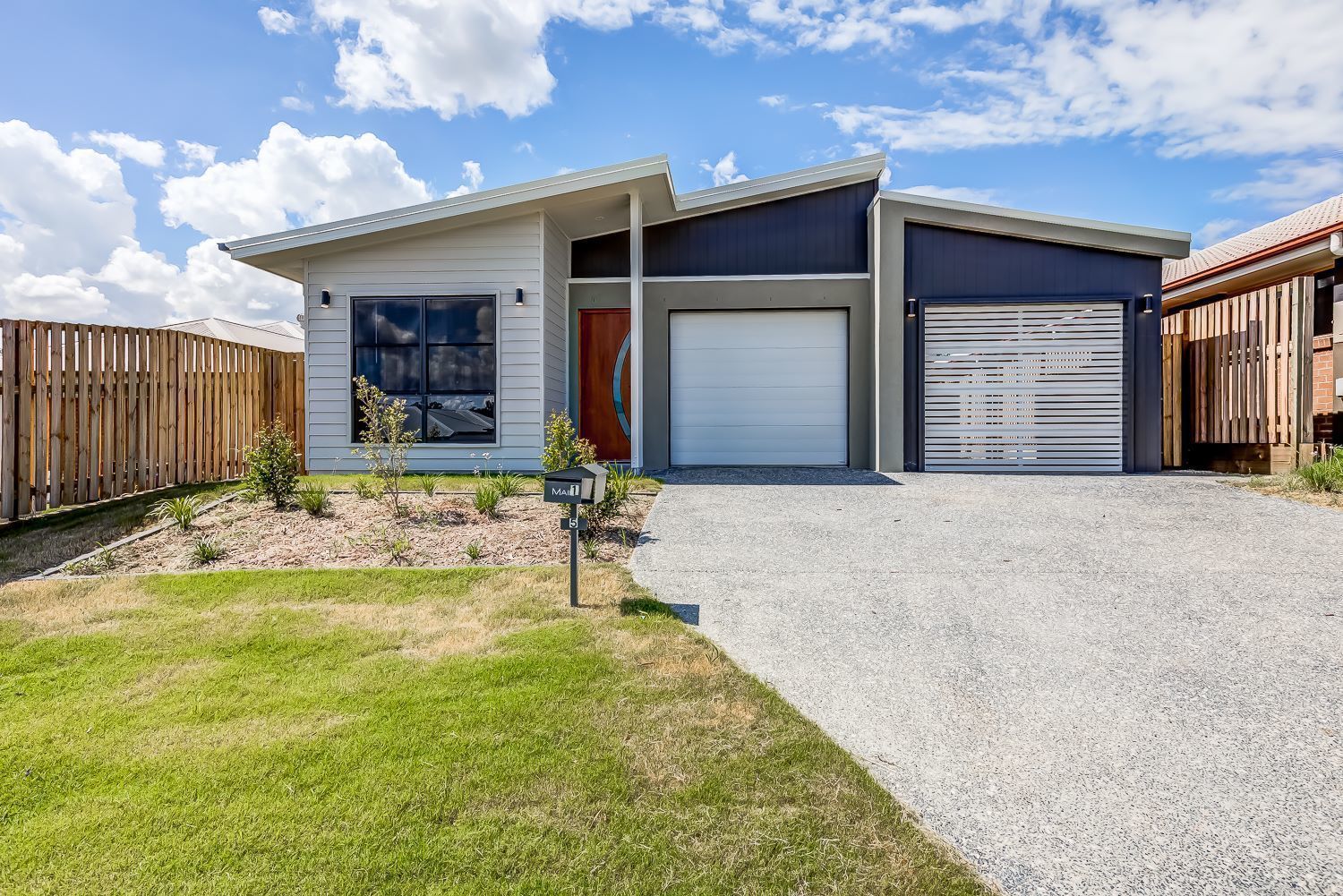 2 bedrooms House in 2/5 Merino Street PARK RIDGE QLD, 4125