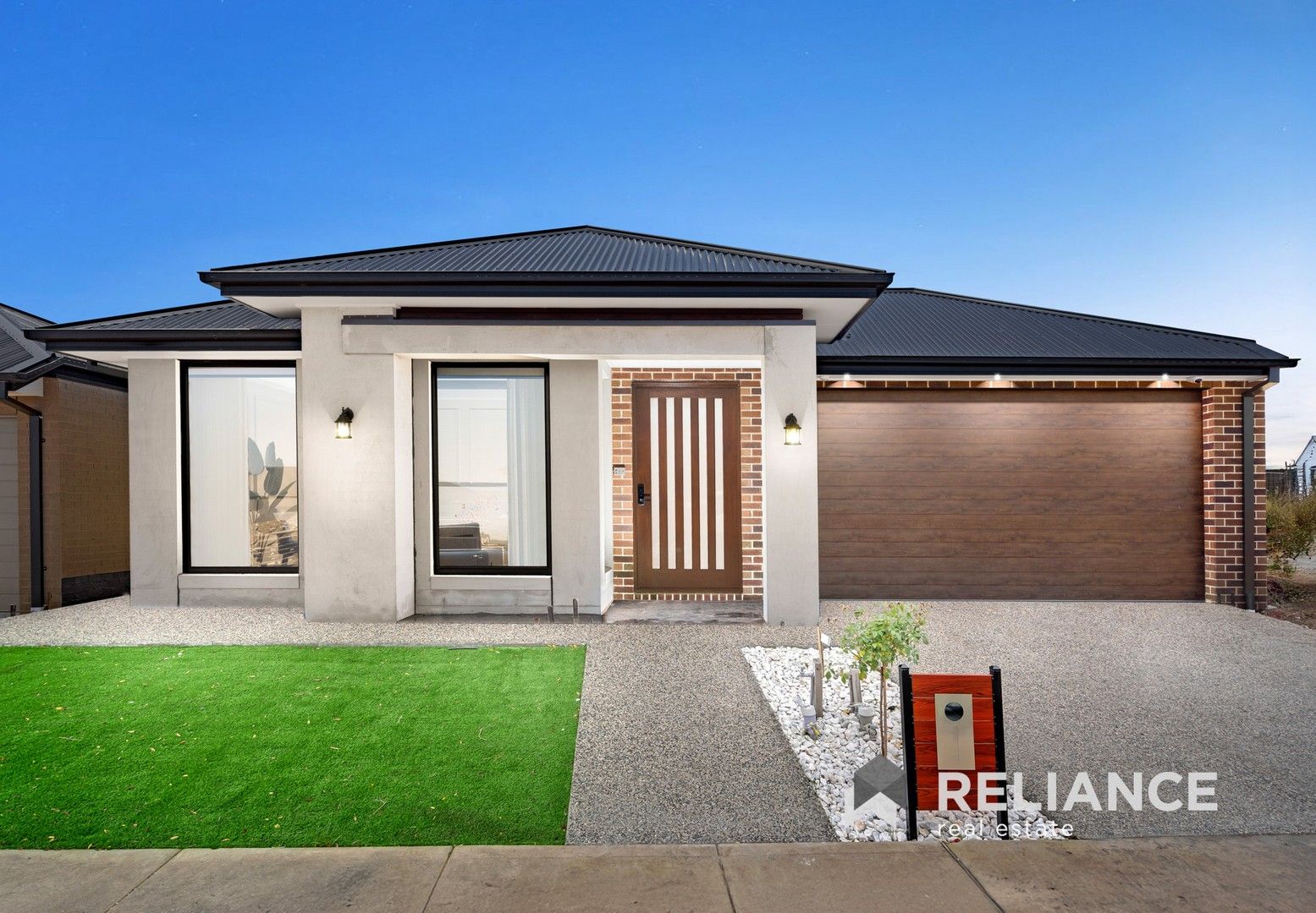 4 bedrooms House in 19 Redcraze Road BONNIE BROOK VIC, 3335