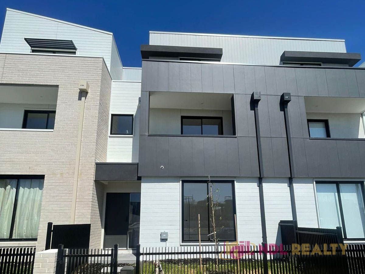 4 bedrooms Townhouse in 8/1 Lakeview Avenue WILLIAMSTOWN NORTH VIC, 3016