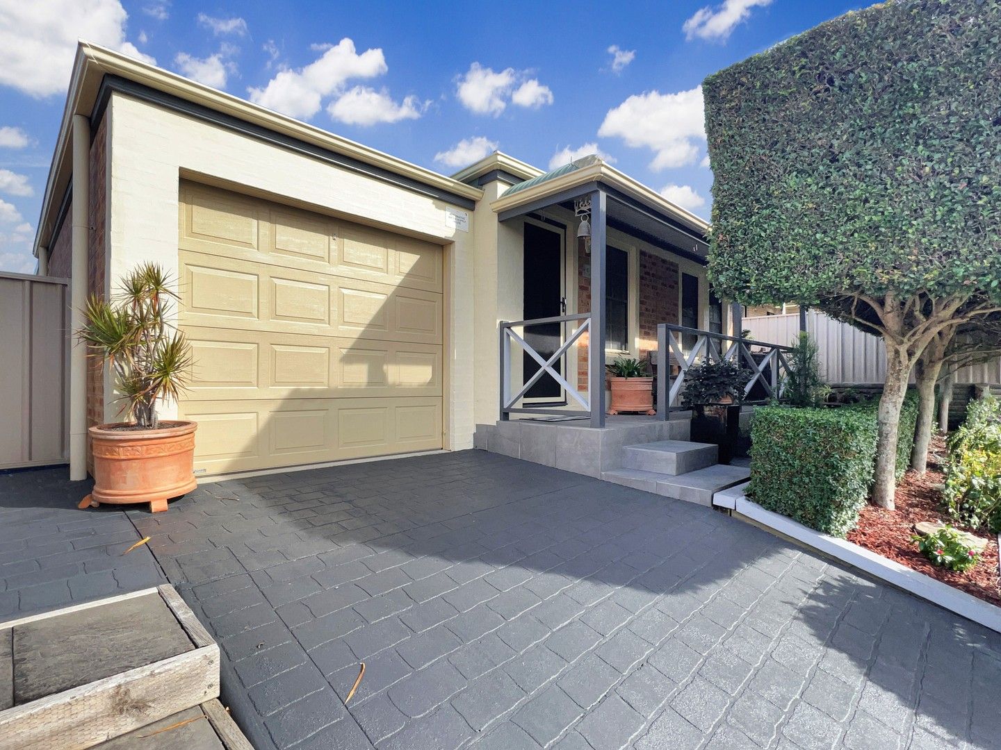 3 bedrooms House in 6 Pulaski Court LAKE MUNMORAH NSW, 2259