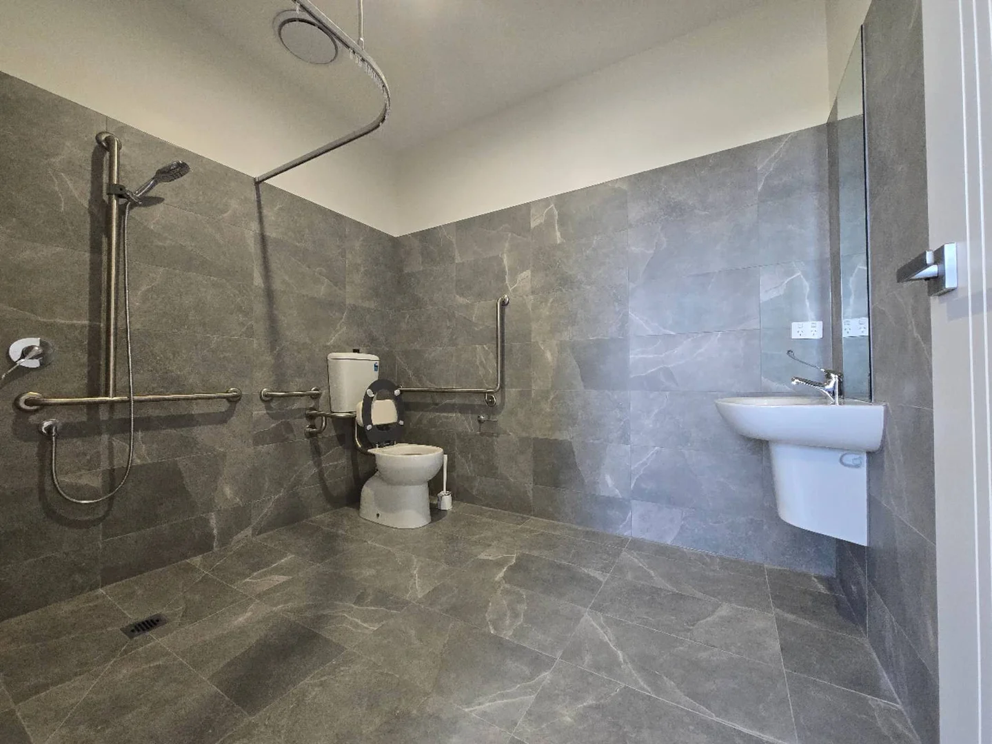 Additional image 11 of 1A&B/196 CLAYTON RD, Clayton VIC 3168