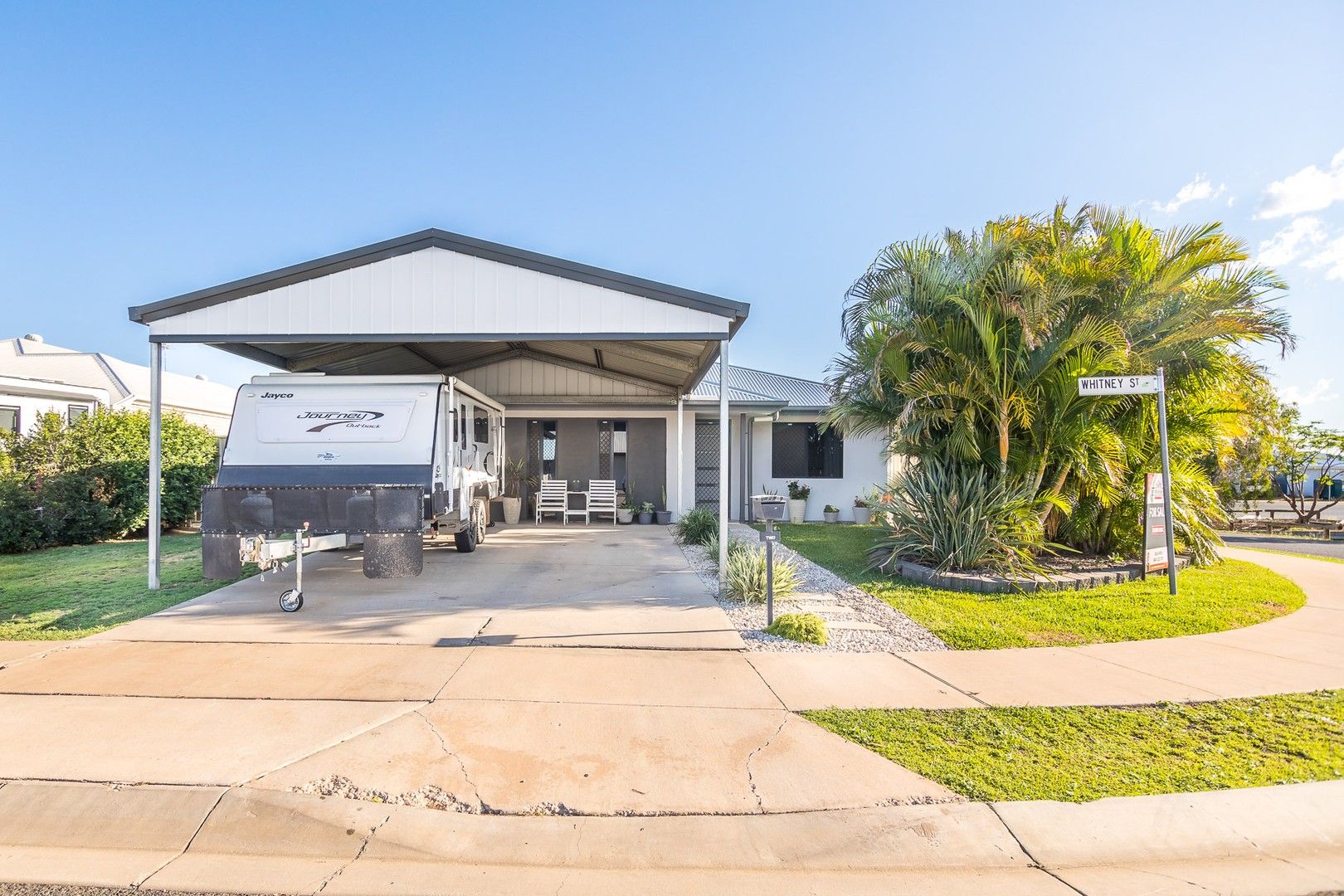 4 bedrooms House in 2 Whitney Street EMERALD QLD, 4720