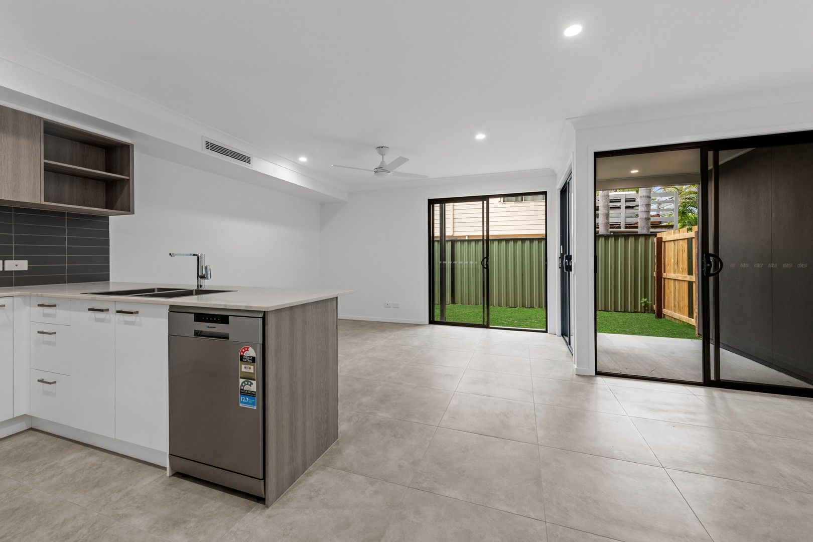 5/6 Beacon Street, Morayfield QLD 4506, Image 2