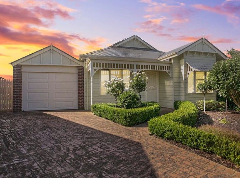 3 bedrooms House in 5 Gahnia Close ALTONA MEADOWS VIC, 3028