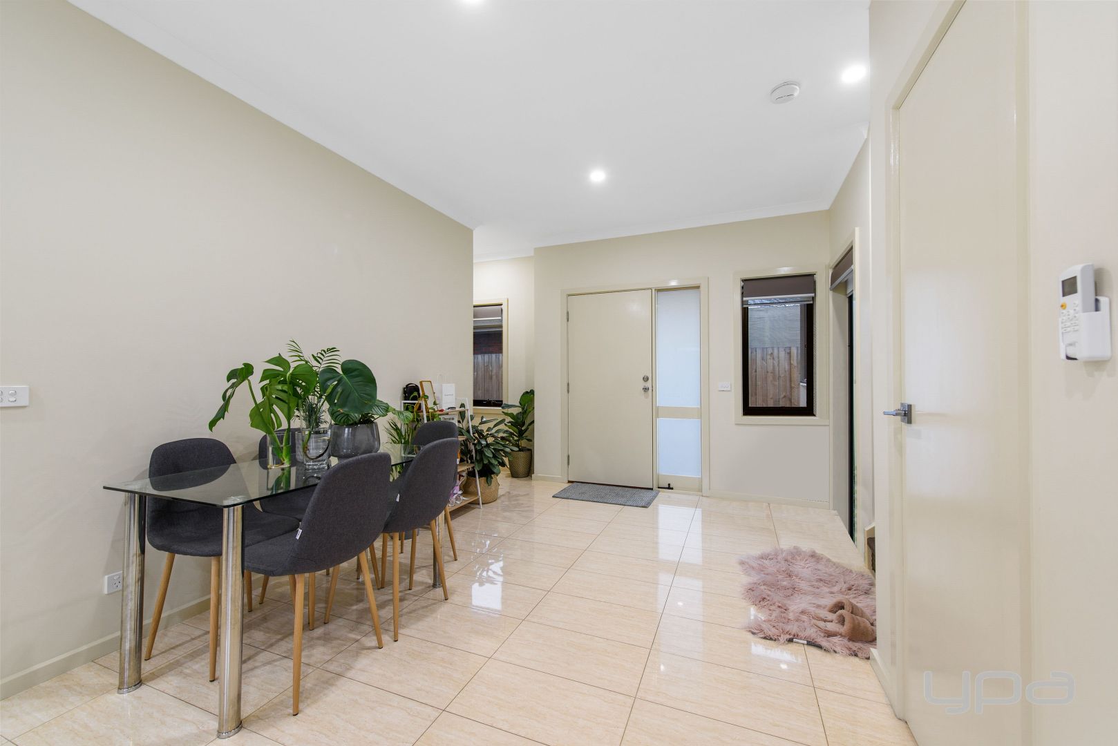 2/5 Kynoch Street, Deer Park VIC 3023, Image 2