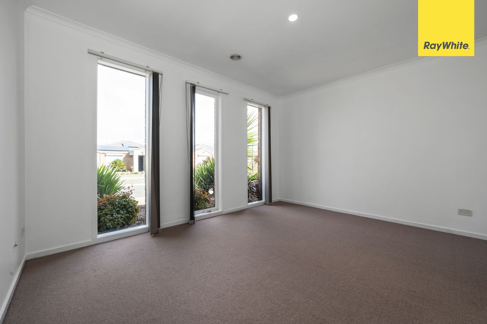 32 Fairhaven Boulevard, Melton West VIC 3337 House For Rent 400