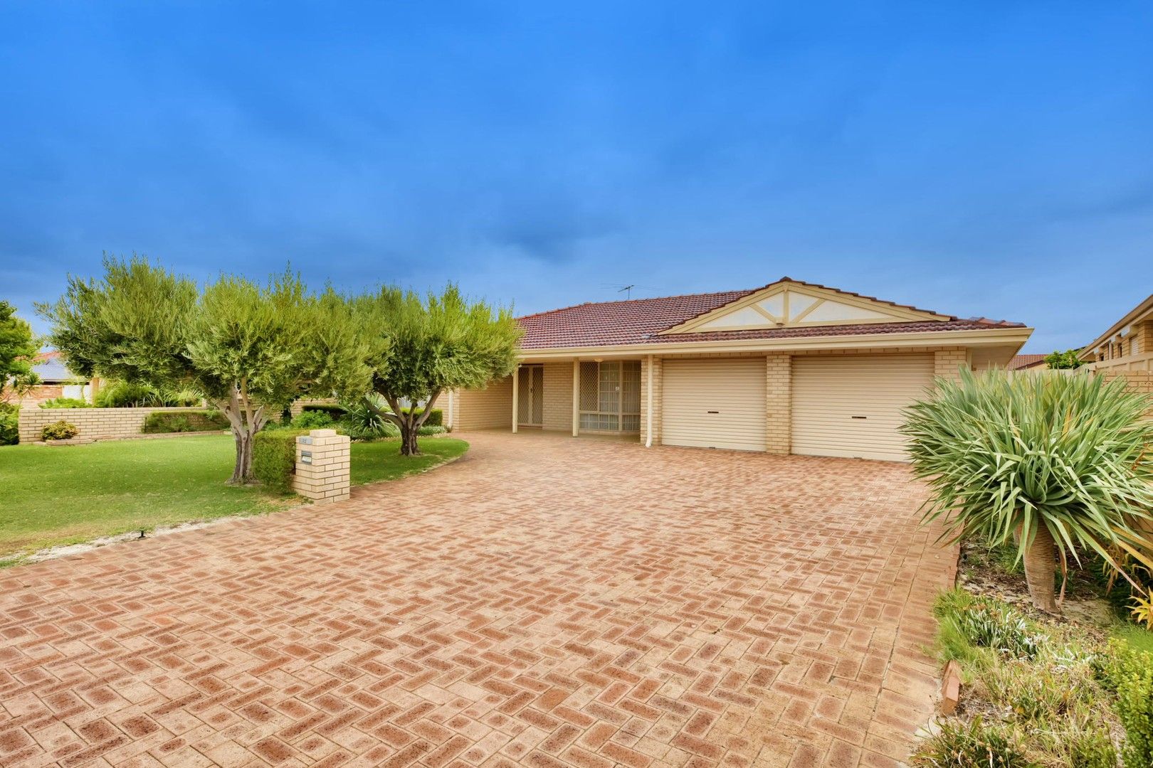 4 bedrooms House in 25 Coralberry Crescent DIANELLA WA, 6059