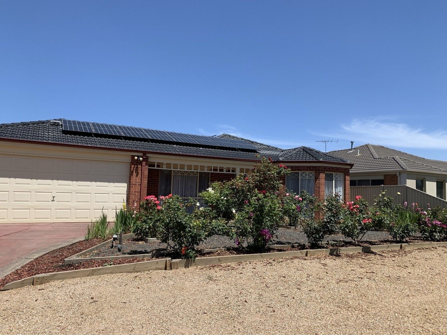 4 bedrooms House in 12 Bonney Court TAYLORS HILL VIC, 3037