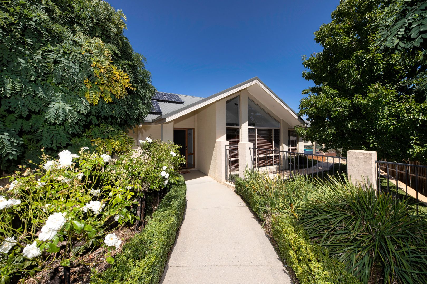 15 Loxton Place, Dunlop ACT 2615, Image 2