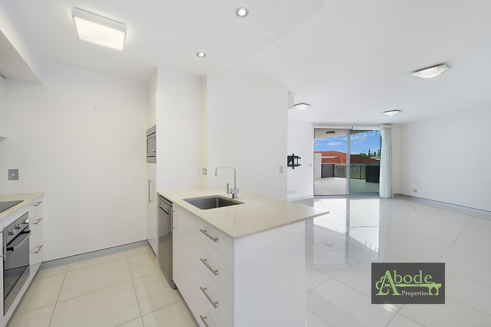 2/80 Hornibrook Esplanade, Clontarf QLD 4019, Image 2