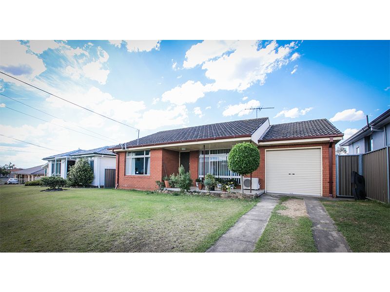 8 Hewison Avenue, Green Valley NSW 2168, Image 0