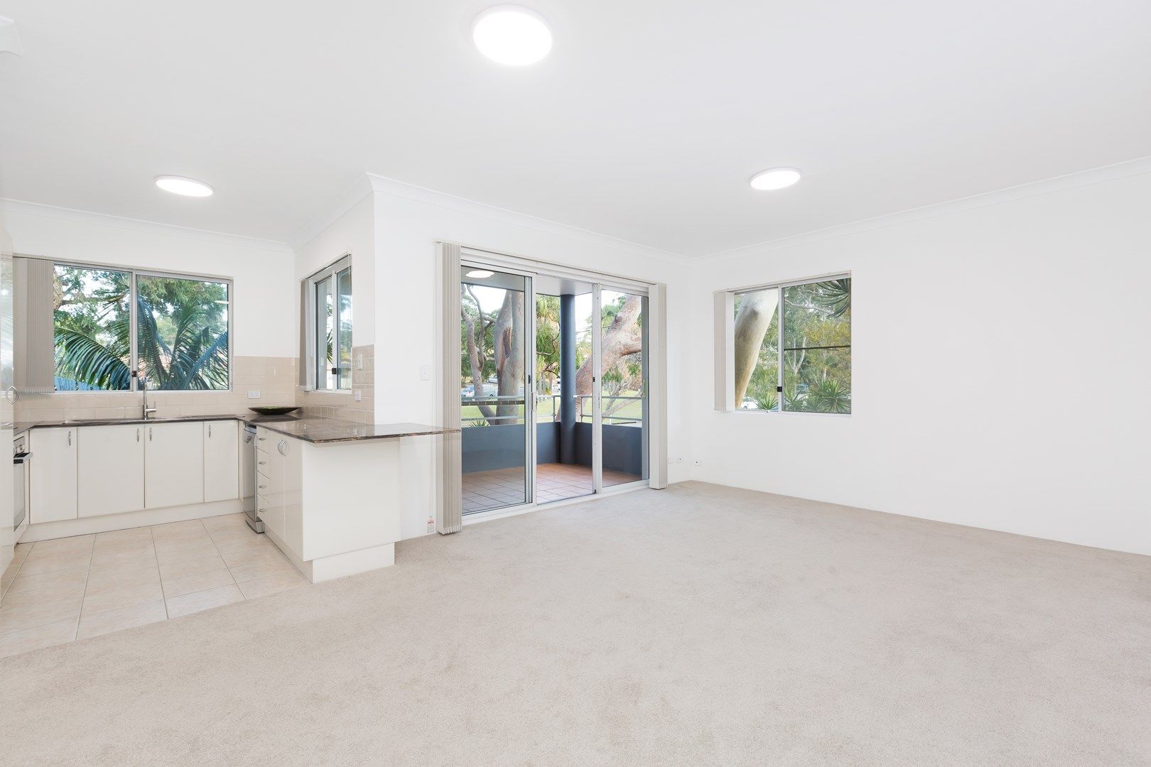 2 bedrooms Apartment / Unit / Flat in 8/3-5 Banksia Road CARINGBAH NSW, 2229