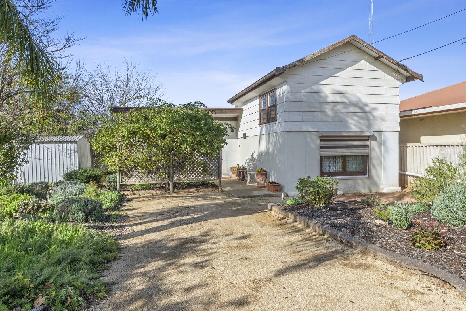 2 bedrooms House in 13 Hameister Avenue LOXTON SA, 5333