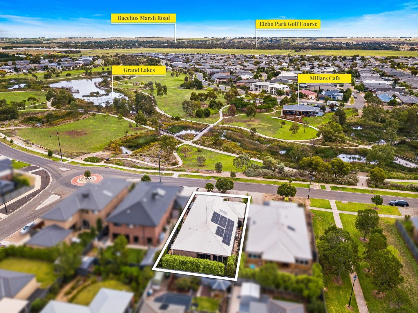 3 bedrooms House in 102 Eastlakes Boulevard LARA VIC, 3212
