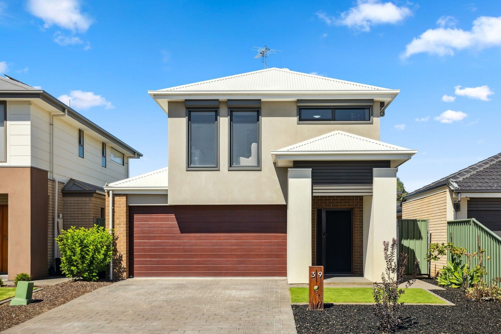 4 bedrooms House in 39 Mahogany Cct PARAFIELD GARDENS SA, 5107