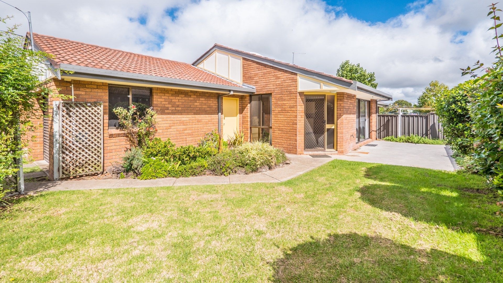 16 Crest Road, Armidale NSW 2350, Image 0